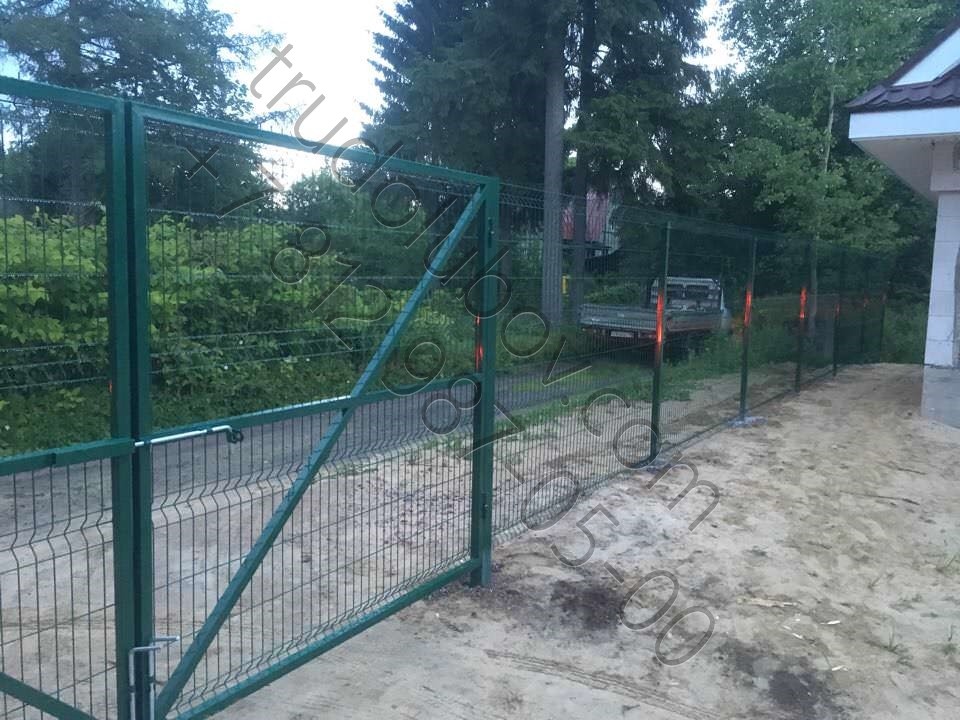 Забор из 3D сетки с распашными воротами в Зеленогорске