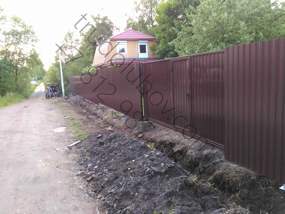 Забор из профлиста с откатными воротами во Мге
