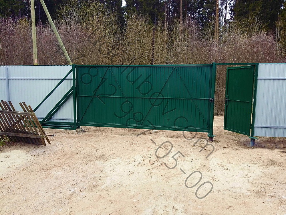 Забор из профлиста с откатными и распашными воротами в Рахье