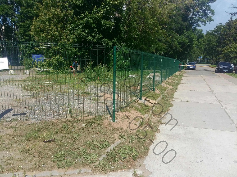 Забор из 3D сетки с распашными воротами в яхт-клубе на Крестовском