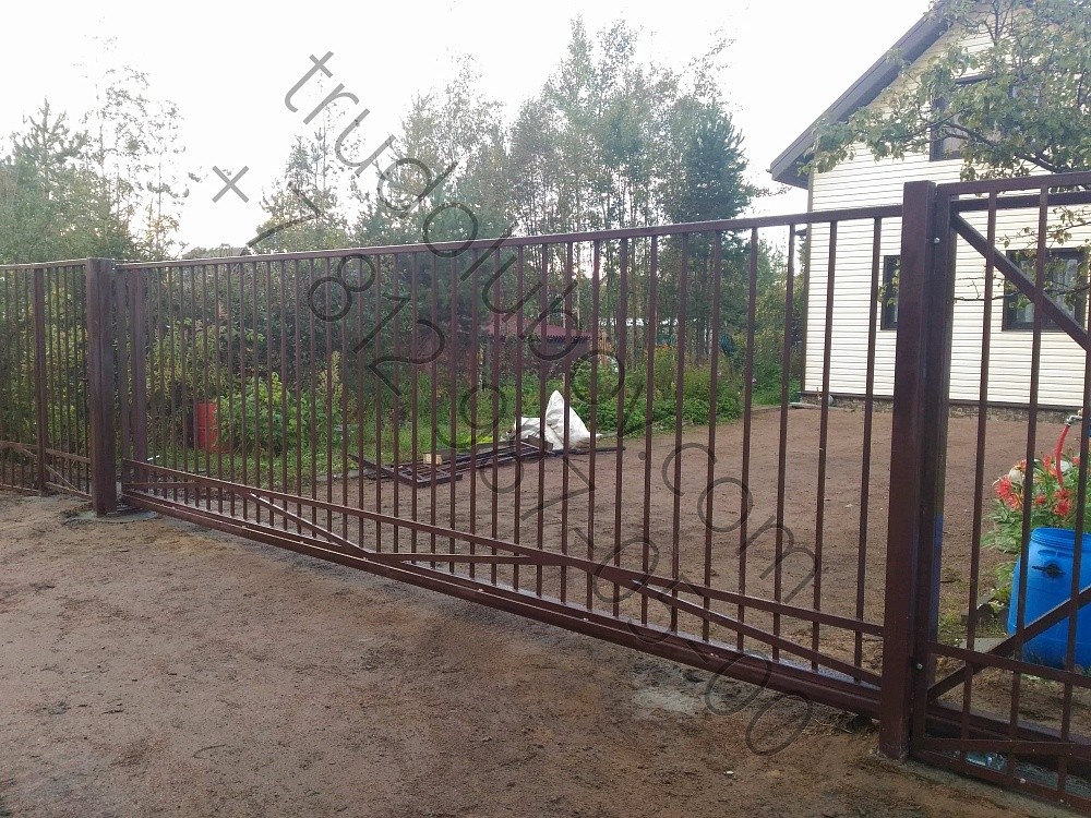 Забор из сварных секций с откатными воротами в Грузино-1