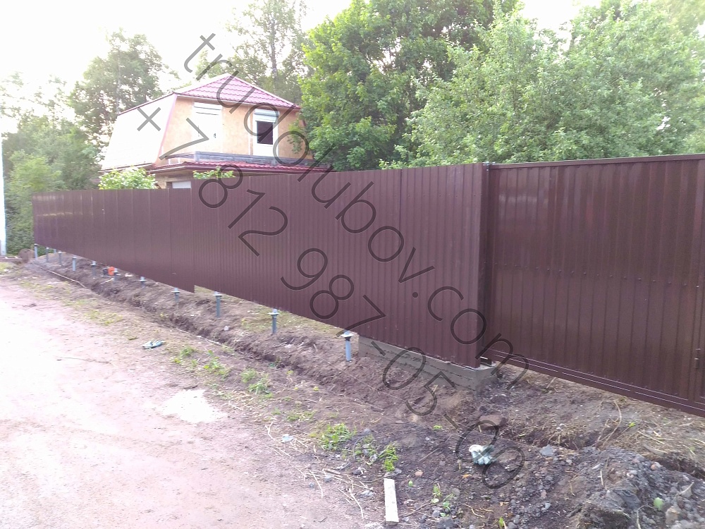 Забор из профлиста с откатными воротами во Мге