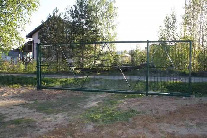 Забор из 3D сетки с откатными воротами в Матоксе